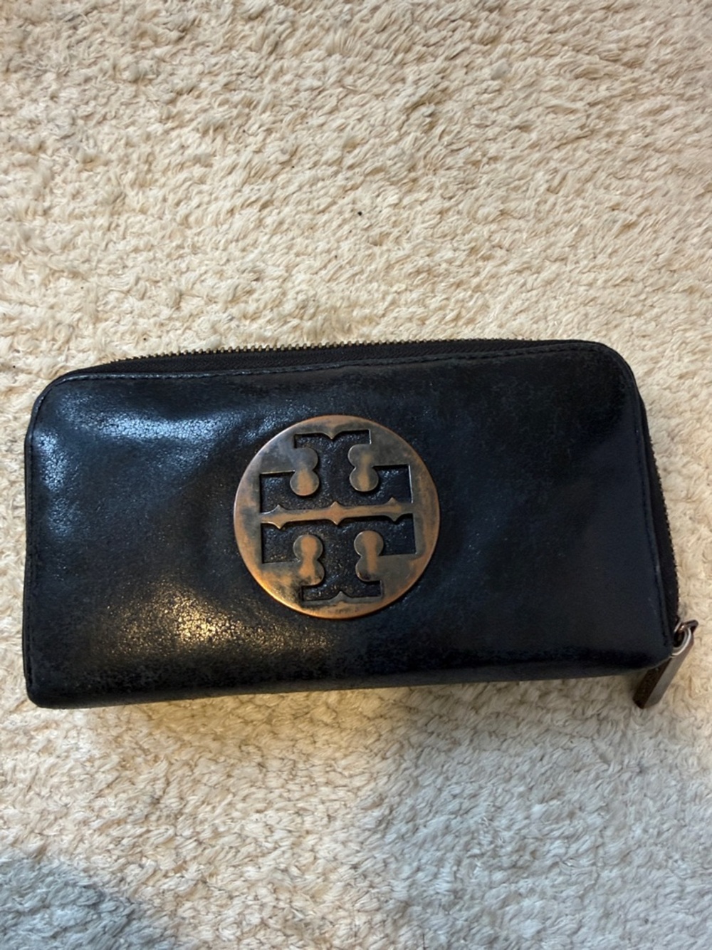 Tory Burch Black Leather Zip Wallet with Gold Logo Disc